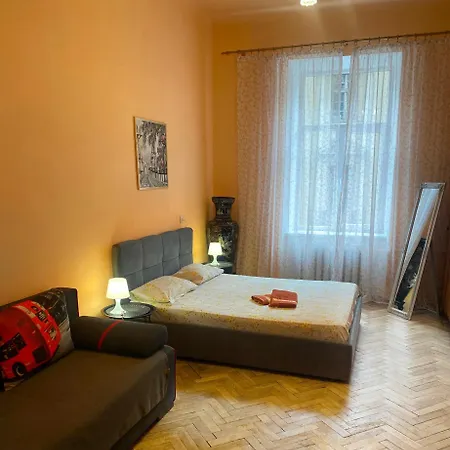 Lvivskiy Zatyshok Two Bedrooms Isolated With Balcony リヴィウ